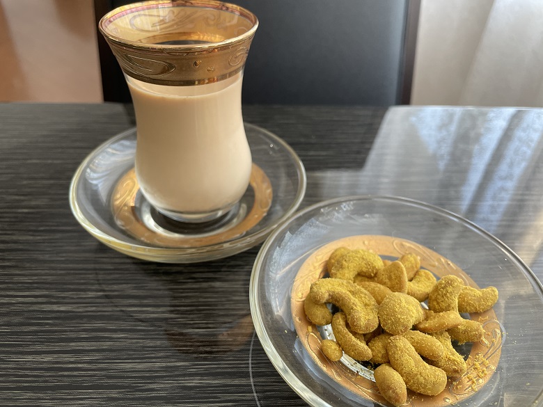 インド　バターチキンカレーとチャイ